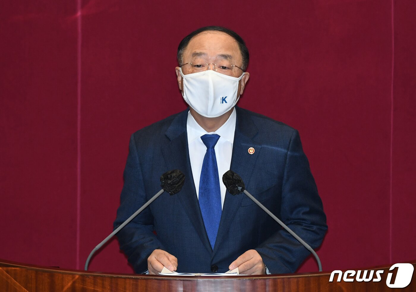 본문 이미지 - 홍남기 경제부총리 겸 기획재정부 장관이 3일 오전 서울 여의도 국회 본회의장에서 열린 2022년도 예산안 처리 관련 제391회국회(정기회) 제13차 본회의에서 제안설명을 하고 있다. 2021.12.3/뉴스1 ⓒ News1 오대일 기자