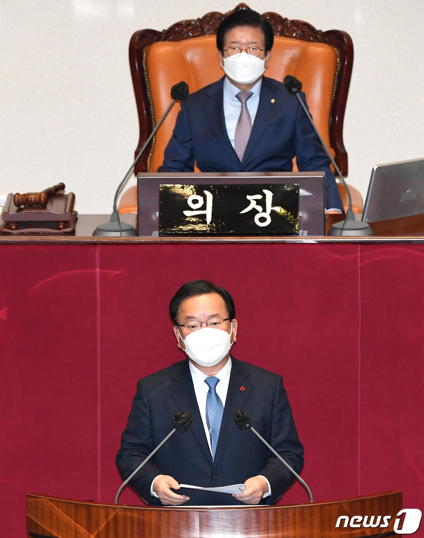 본문 이미지 - 김부겸 국무총리가 3일 국회에서 열린 본회의에서 2022년도 예산안에 대한 수정안 통과 후 정부측 인사말을 하고 있다. 2021.12.3/뉴스1 ⓒ News1 오대일 기자