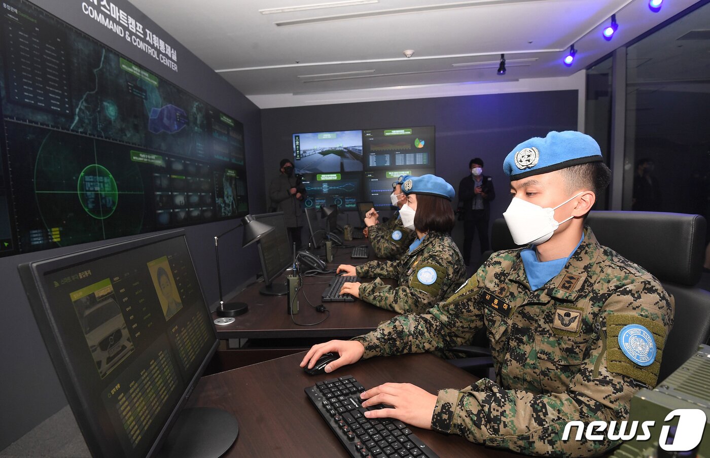 본문 이미지 - 3일 서울 동대문디자인플라자(DDP)에서 개막한 2021 서울 유엔 평화유지 장관회의 특별전시회장 내 '유엔 스마트캠프관'의 모습. 2021.12.3/뉴스1 ⓒ News1 사진공동취재단