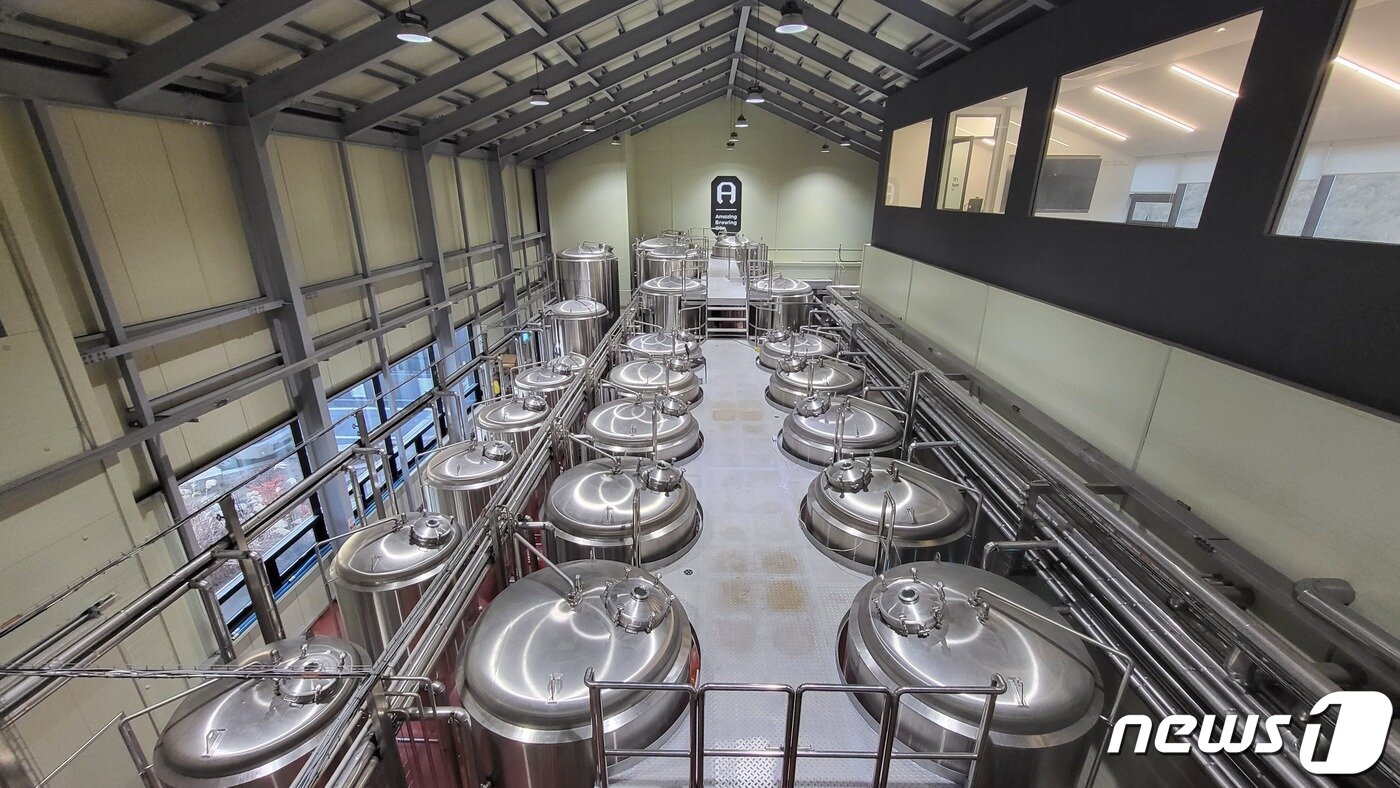 본문 이미지 - 어메이징 브루잉 컴퍼니 제1 브루어리 발효·숙성실 21.12.03/뉴스1 ⓒ 뉴스1 이비슬 기자