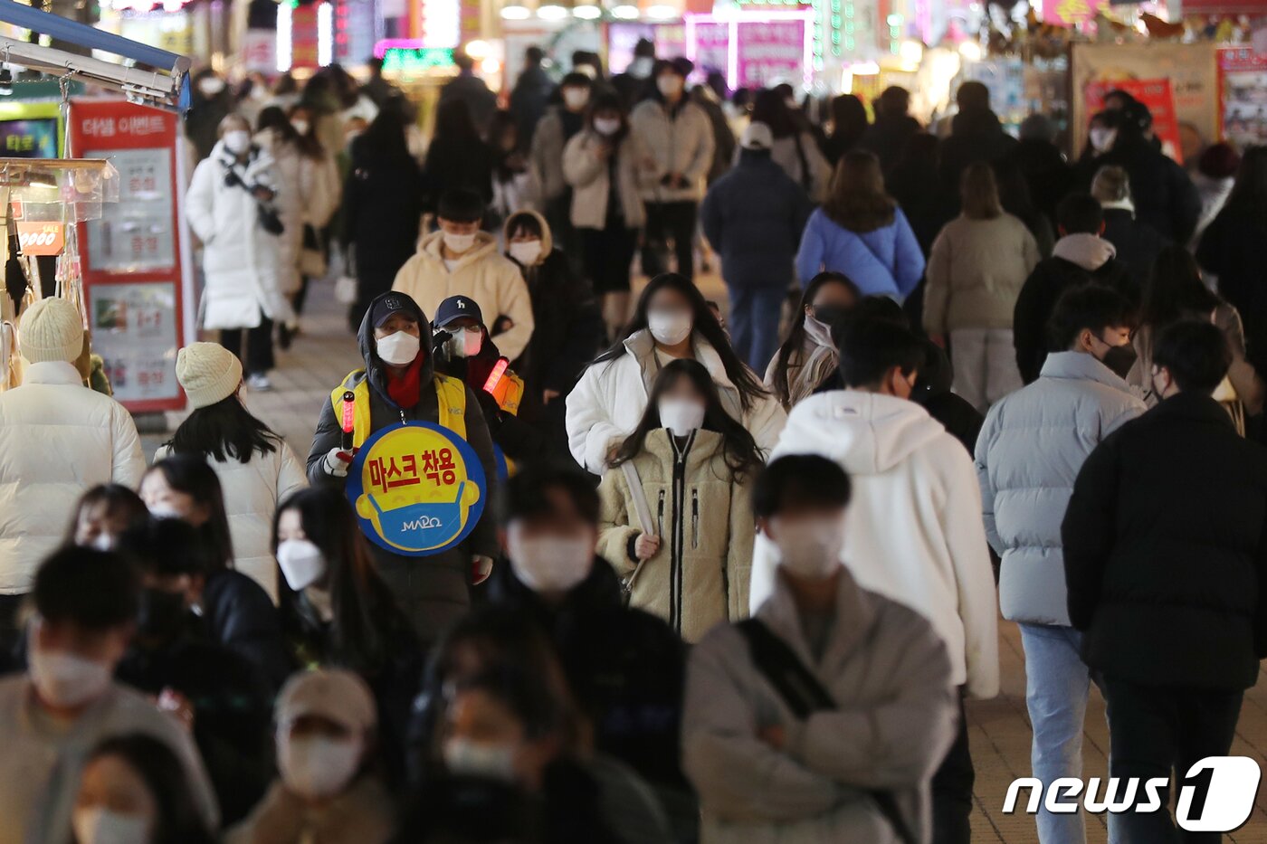 본문 이미지 - 서울 마포구 홍익대학교 주변 번화가의 모습. (뉴스1 DB) ⓒ News1 민경석 기자
