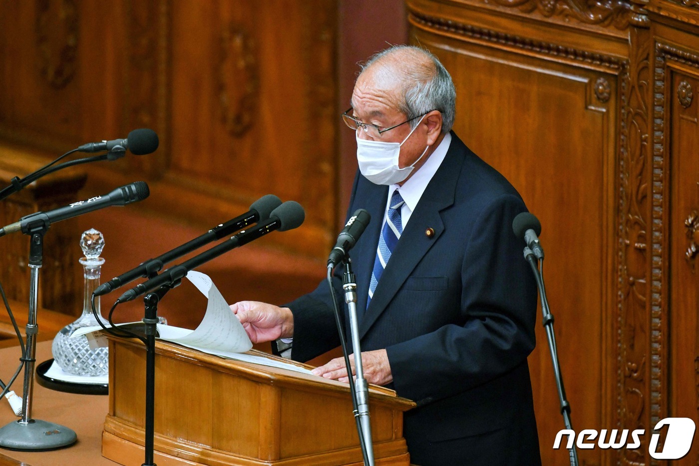 (도쿄 AFP=뉴스1) 우동명 기자 = 스즈키 슌이치 일본 재무상이 6일 (현지시간) 도쿄 임시국회 중의원 본회의에 참석해 연설을 하고 있다.ⓒ AFP=뉴스1