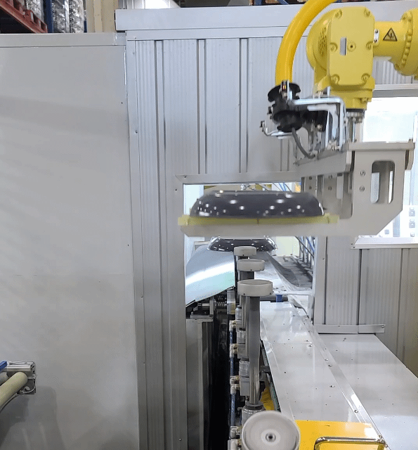 본문 이미지 - 경남 김해 해피콜 공장에서 스마트공장화 1단계를 마친 생산 공정에서 프라이팬이 생산되고 있다. ⓒ 뉴스1 조현기 기자