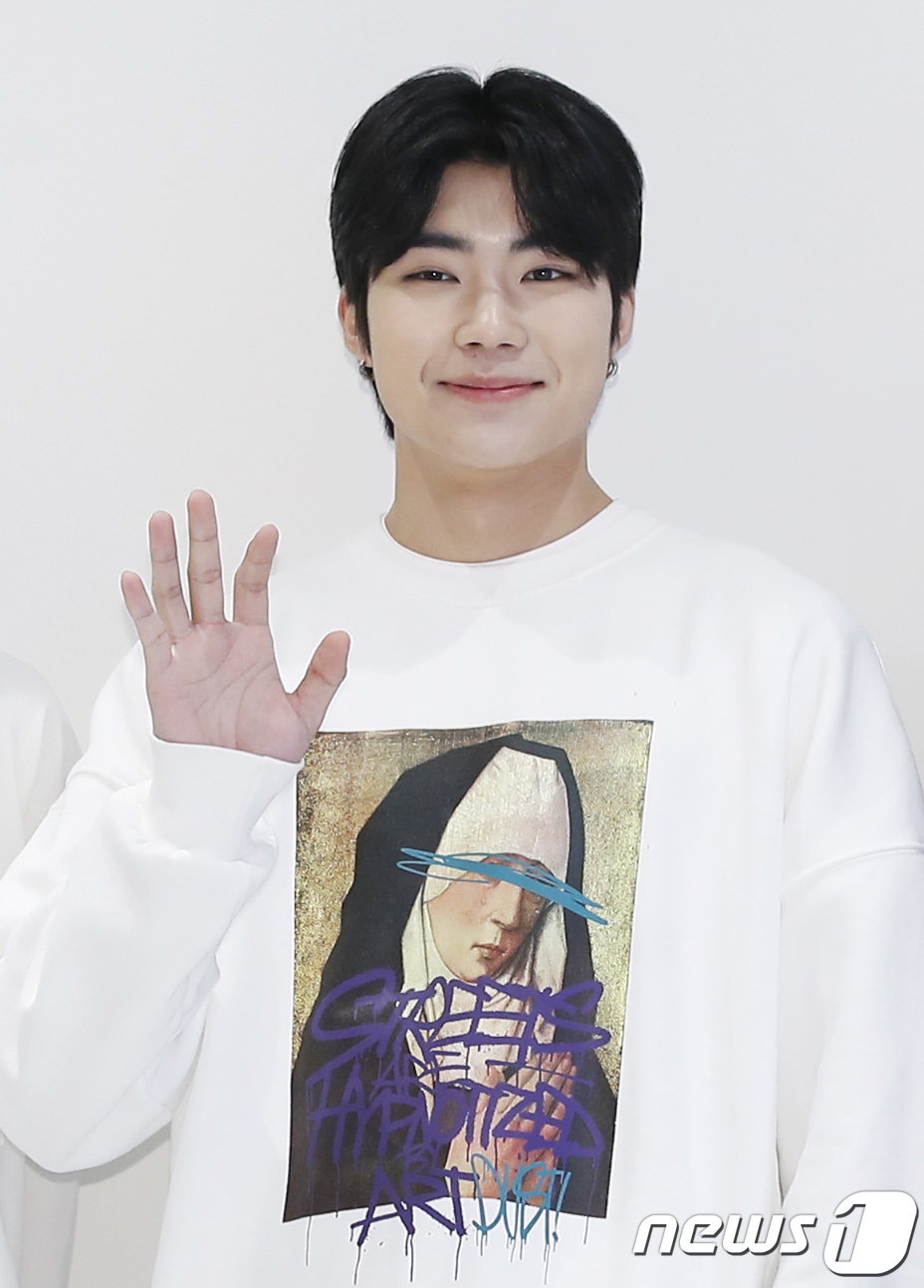 (서울=뉴스1) 권현진 기자 = '야생돌' 박건욱이 8일 서울 강남구 MBC스마트센터에서 진행되는 MBC 극한데뷔 '야생돌' 라이브토크 녹화를 위해 참석해 포즈를 취하고 있다. 2 …