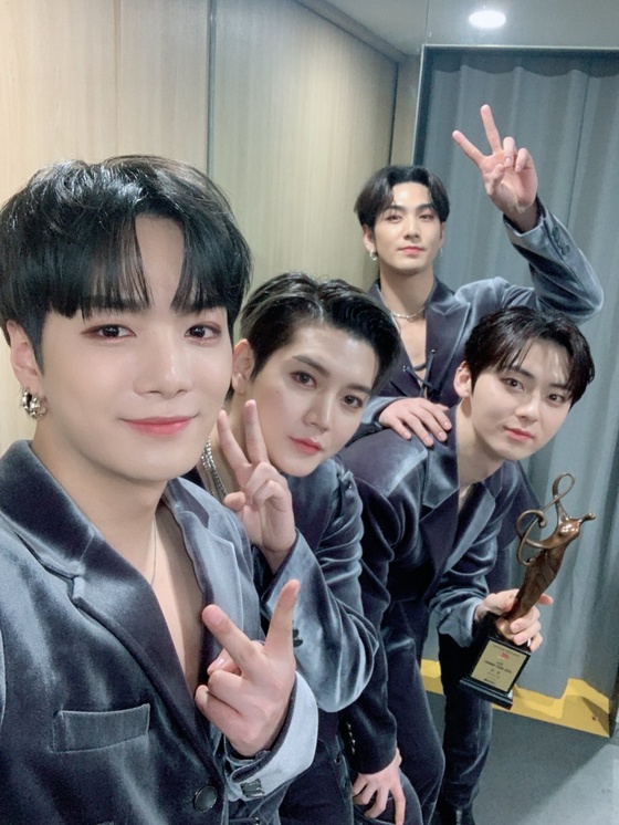 NU’EST,’Stage Craftsman’, was honored with the main prize for the second consecutive year