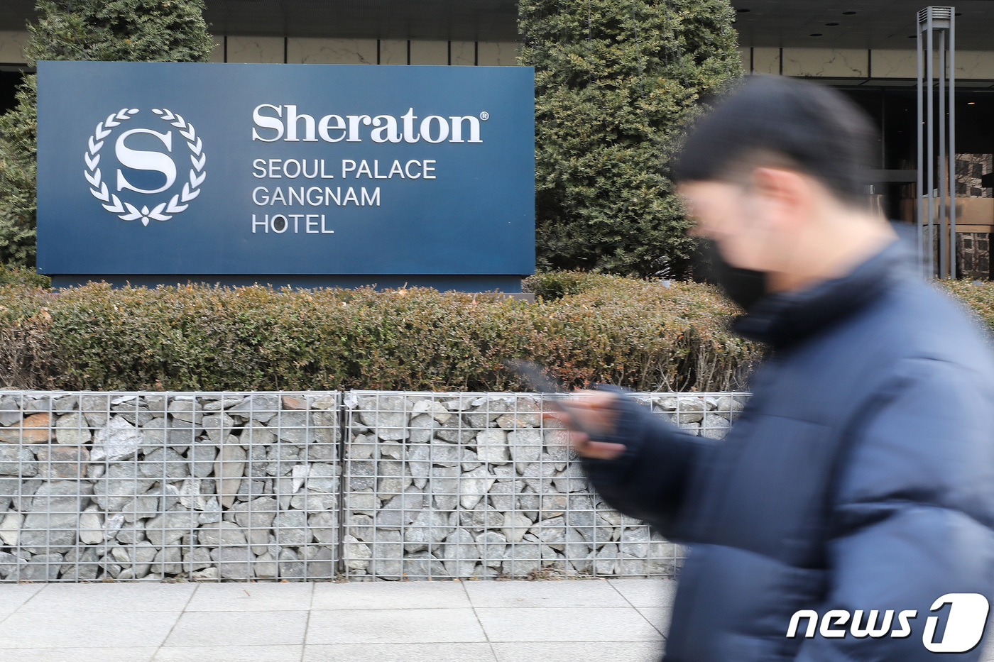 (서울=뉴스1) 임세영 기자 = 신종 코로나바이러스 감염증(코로나19) 장기화로 호텔 등 숙박업 경영난이 지속된 가운데 1일 영업을 종료한 서울 서초구 쉐라톤 서울 팔래스 강남호텔 …