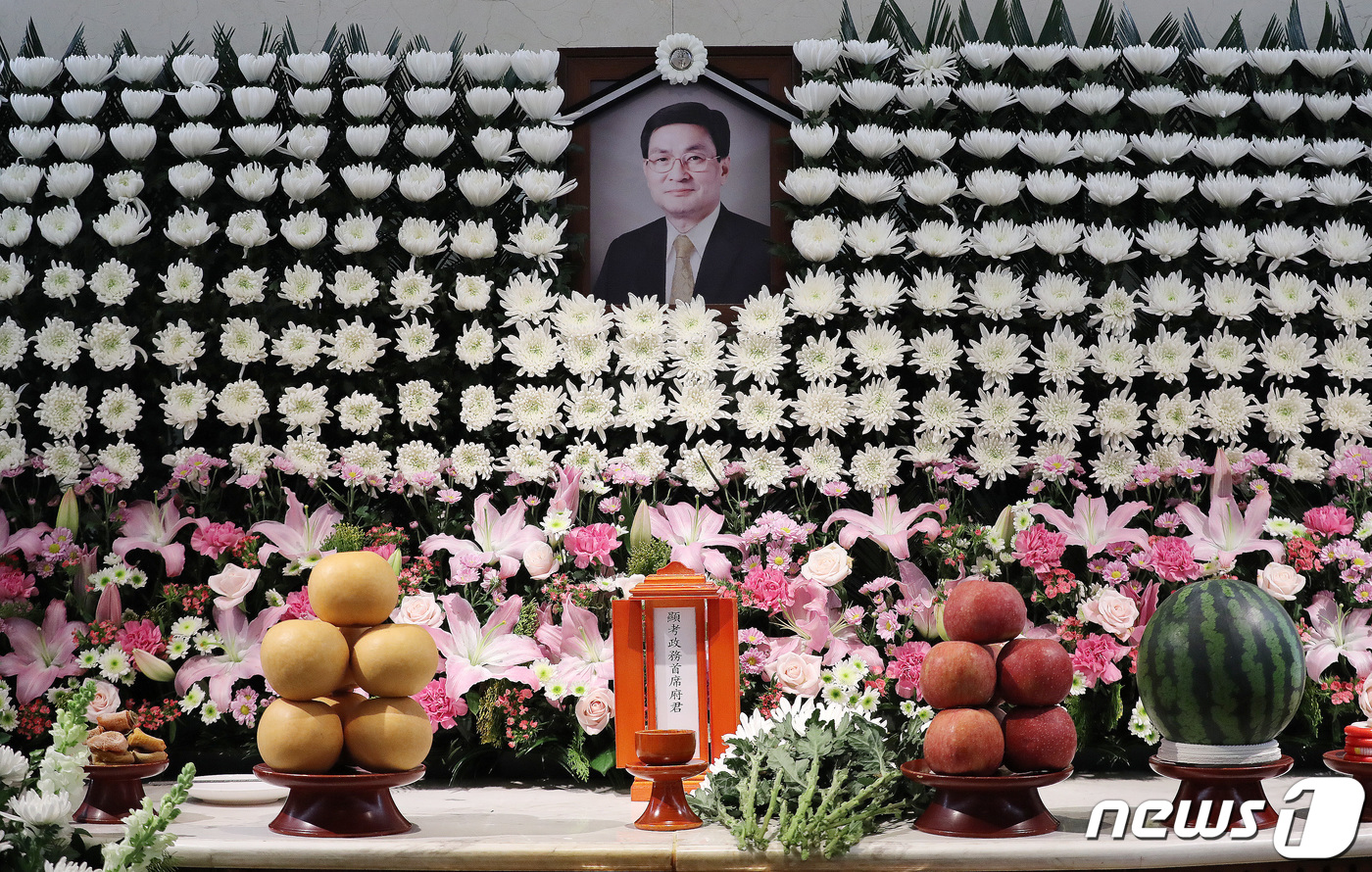 (서울=뉴스1) 박세연 기자 = 1일 서울 서대문구 신촌세브란스병원 장례식장에 故 이원종 전 청와대 정무수석(향년 82세)의 빈소가 마련돼있다.이원종 전 정무수석은 1974년 당시 …