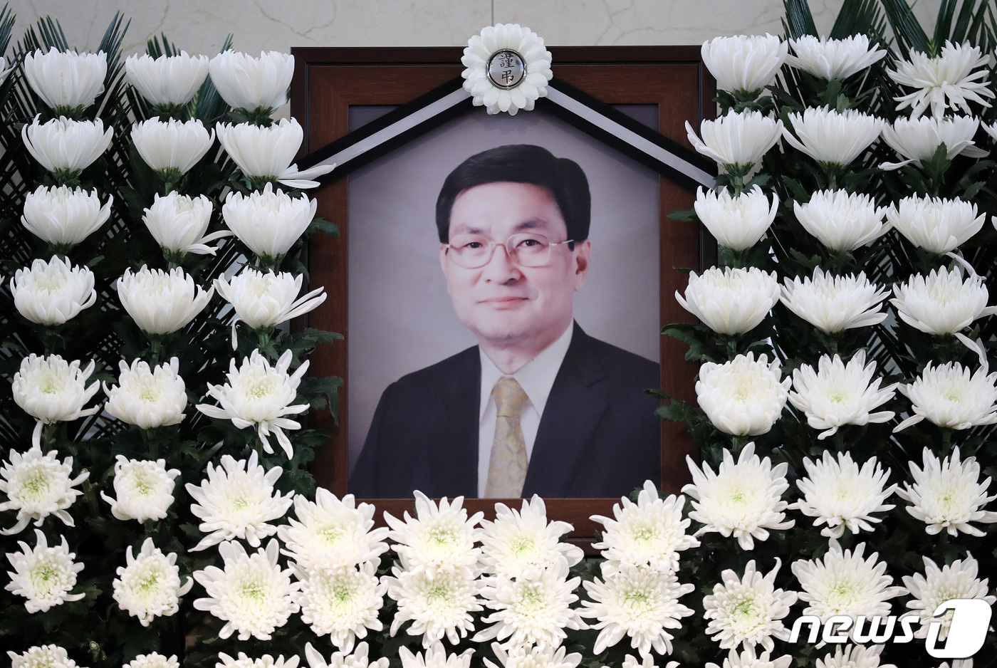 (서울=뉴스1) 박세연 기자 = 1일 서울 서대문구 신촌세브란스병원 장례식장에 故 이원종 전 청와대 정무수석(향년 82세)의 빈소가 마련돼있다.이 전 정무수석은 1974년 당시 신 …