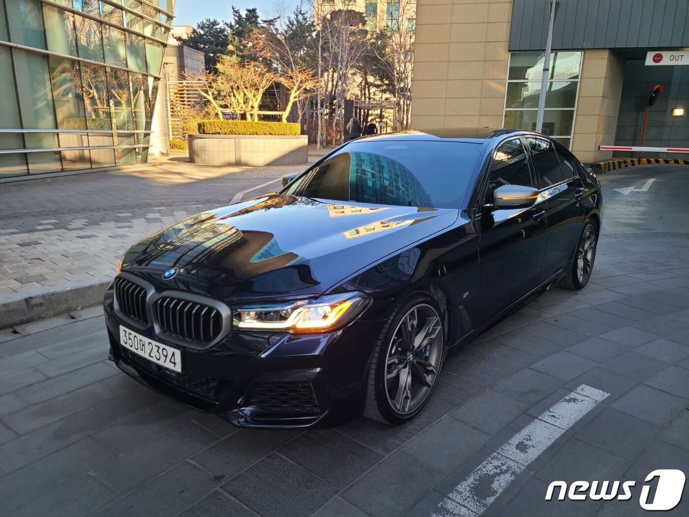 본문 이미지 - 시승차 BMW M550i xDrive ⓒ 뉴스1 김민석 기자