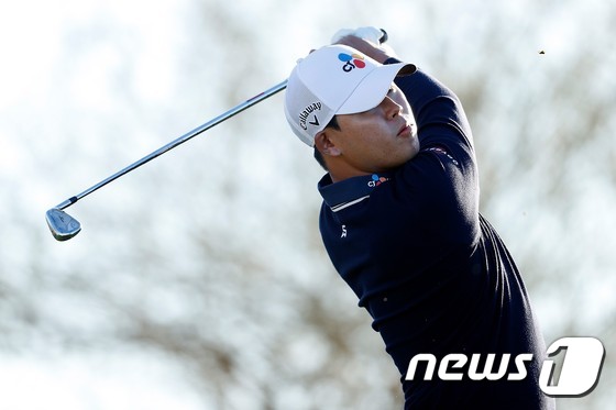 Siwoo Kim, tied for 22nd in Pebble Beach Pro-Am 1R…  Cantlay alone leader