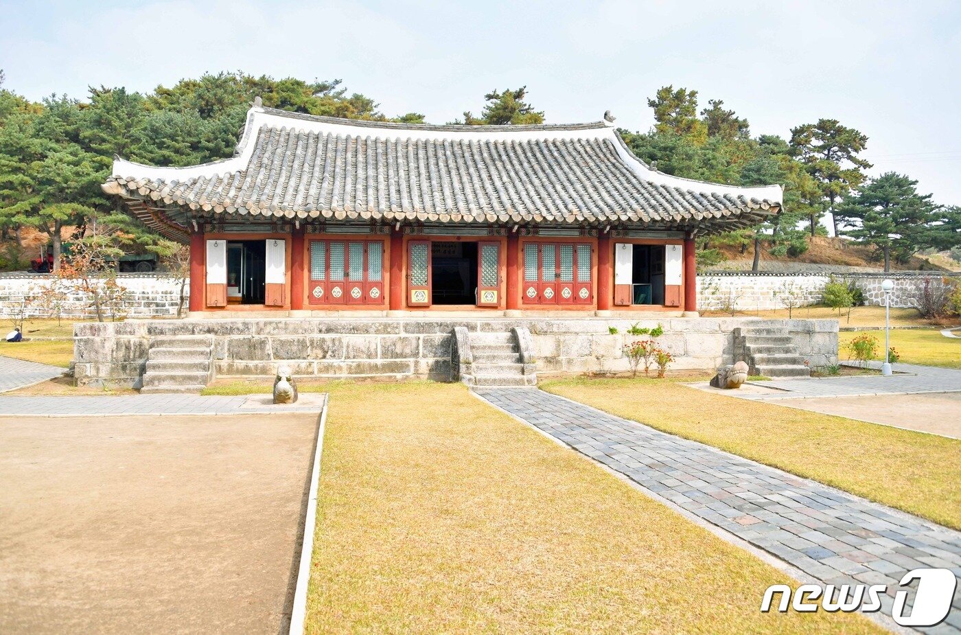 본문 이미지 - 개성 고려성균관의 대성전 전경. 원래 공자를 제사 지내던 사당건물이었으나 현재는 전시관으로 이용되고 있다. (미디어한국학 제공) 2021.02.13.ⓒ 뉴스1