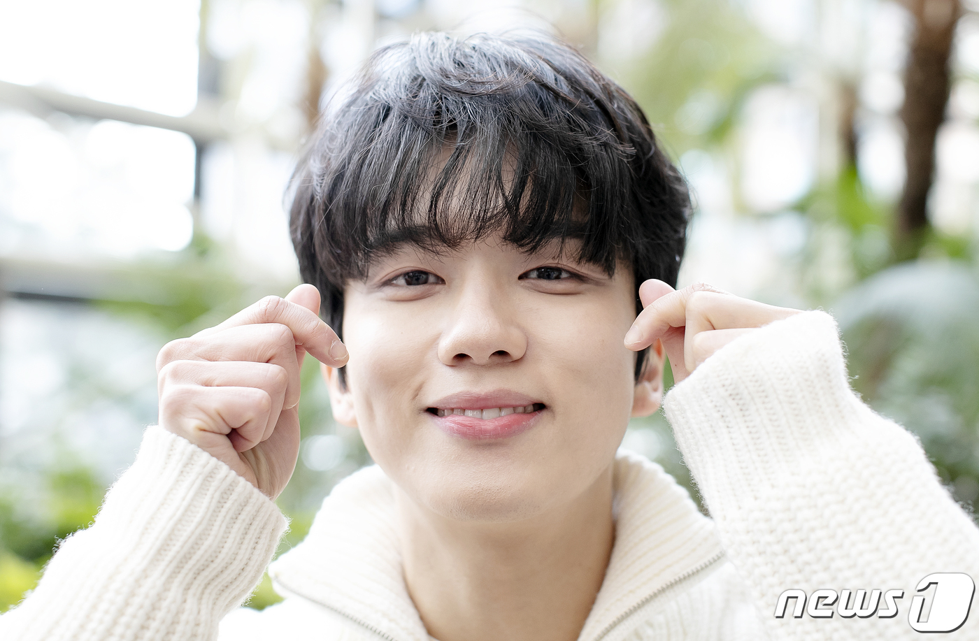 (서울=뉴스1) 김진환 기자 = tvN '철인왕후'에 출연한 B.A.P 출신 유영재가 15일 오후 서울 종로구 뉴스1 사옥에서 진행된 인터뷰에 앞서 포즈를 취하고 있다. 2021. …