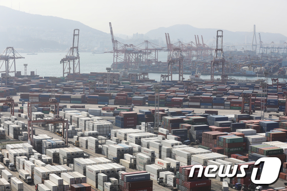 한국, 지난해 수출 순위 7 위 유지… 세계 점유율 3.1 %