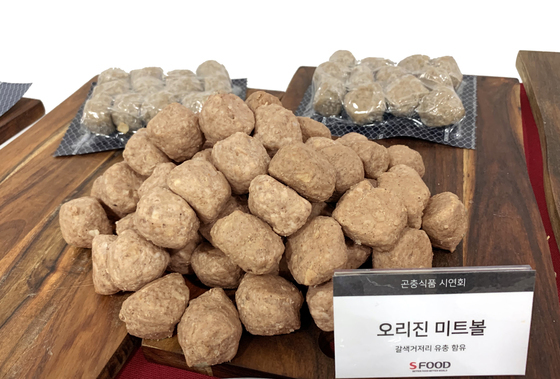 경북도, 버려지는 농산물로 곤충 맞춤형 사료 개발