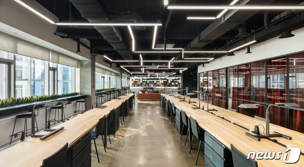 본문 이미지 - 현대카드 스튜디오블랙 '핫데스크' 공간 (현대카드 스튜디오블랙 홈페이지 갈무리) ⓒ 뉴스1