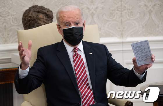Biden “Take off the mask is a Neanderthal idea”