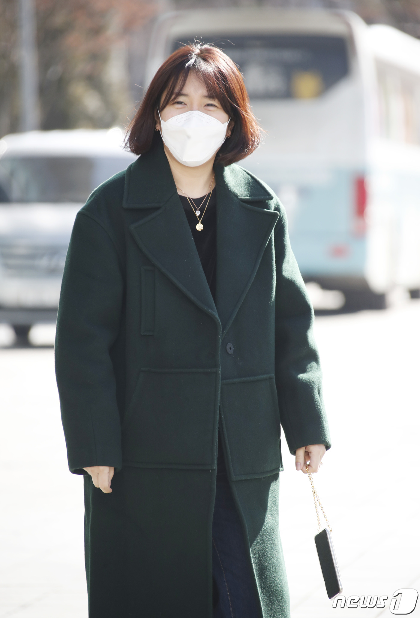 (서울=뉴스1) 권현진 기자 = 개그우먼 허안나가 18일 오후 서울 목동 SBS에서 열리는 '나르샤의 아브라카다브라’ 참석을 위해 방송국으로 들어서며 인사를 하고 있다. 2021. …