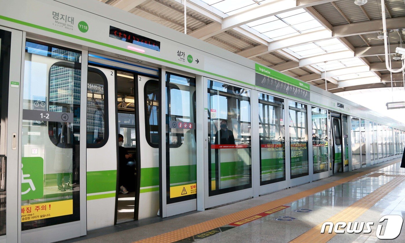 본문 이미지 - 용인경전철 스크린도어ⓒ News1 (용인시 제공)