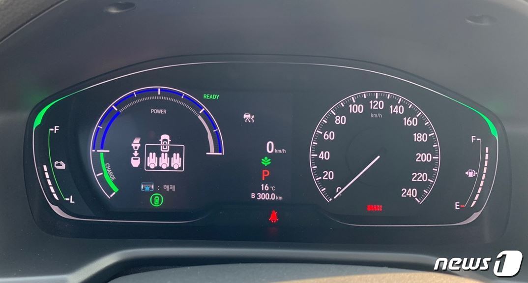 본문 이미지 - 혼다의 '뉴 어코드 하이브리드' 내부 ⓒ 뉴스1