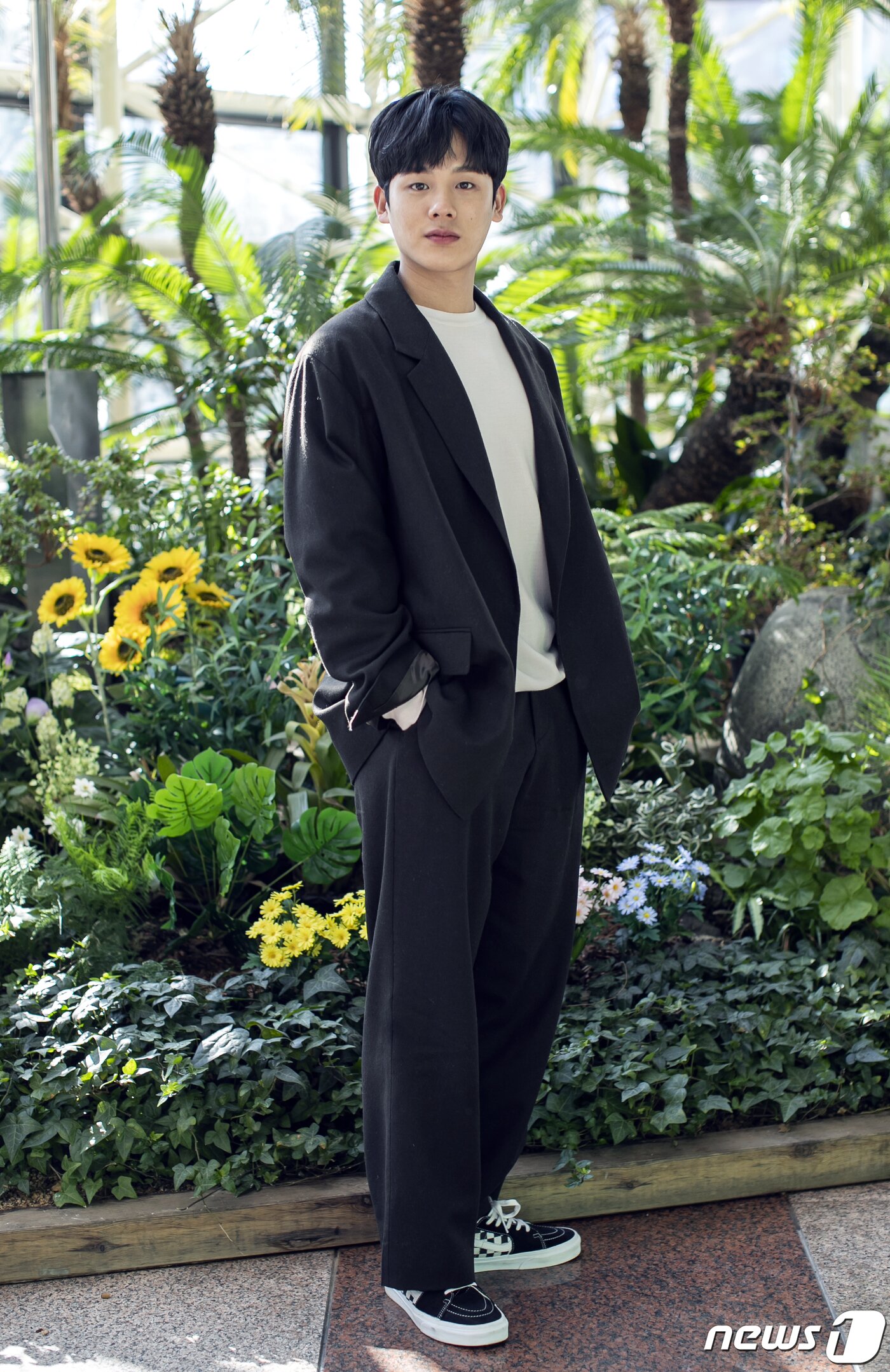 본문 이미지 - JTBC 수목드라마 ‘런 온’에 출연 중인 탤런트 이정하가 2일 오전 서울 종로구 뉴스1 사옥에서 진행된 인터뷰에 앞서 포즈를 취하고 있다. 2021.2.2/뉴스1 ⓒ News1 김진환 기자