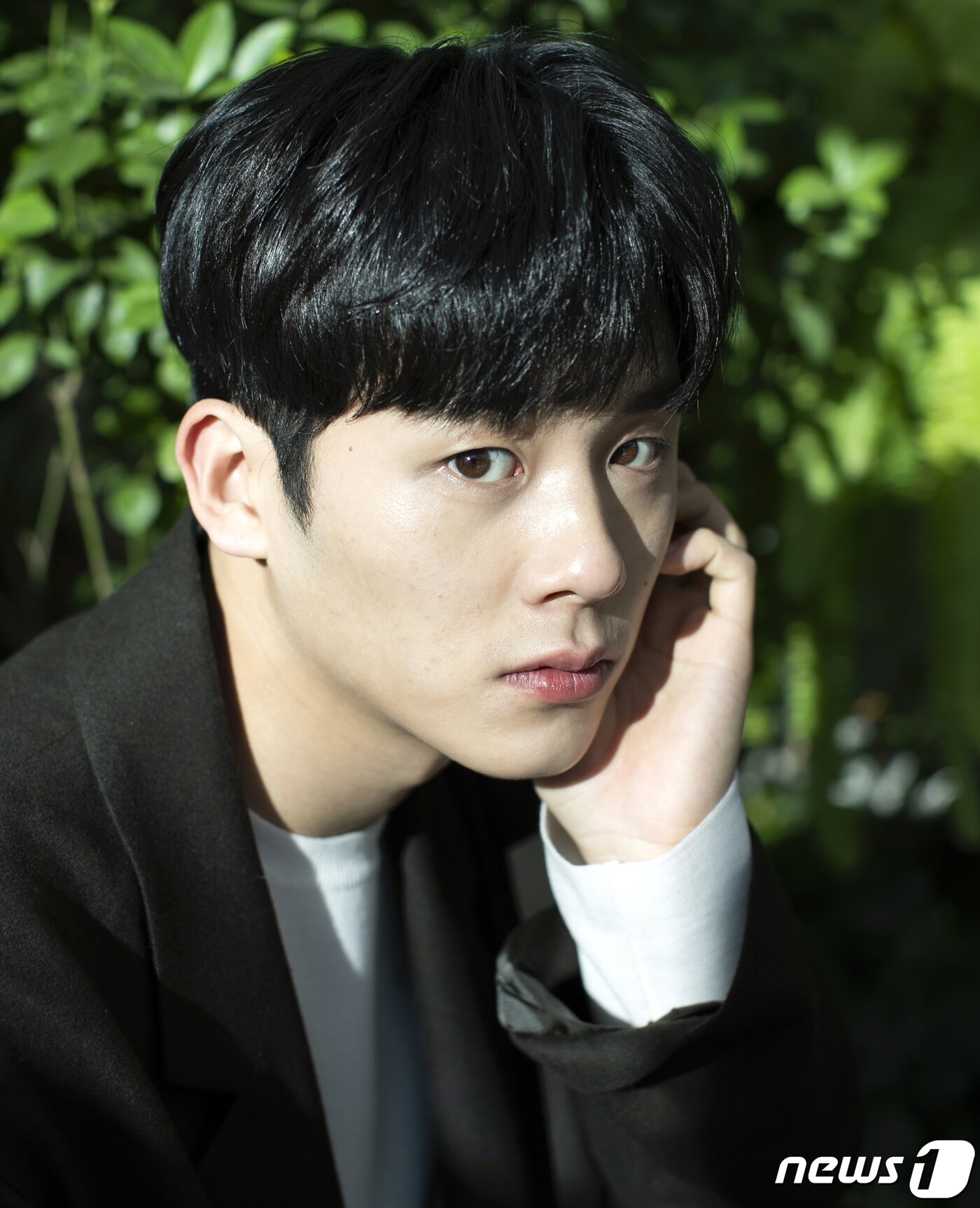 본문 이미지 - JTBC 수목드라마 ‘런 온’에 출연 중인 탤런트 이정하가 2일 오전 서울 종로구 뉴스1 사옥에서 진행된 인터뷰에 앞서 포즈를 취하고 있다. 2021.2.2/뉴스1 ⓒ News1 김진환 기자