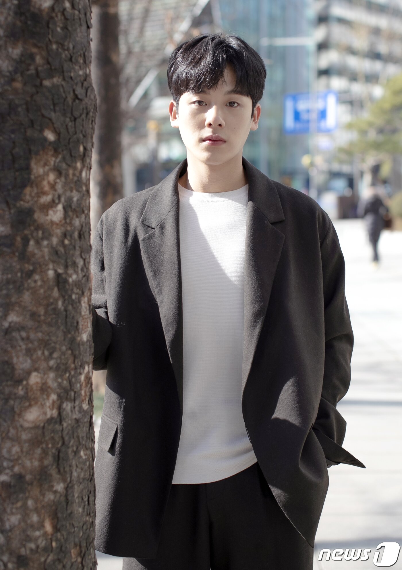 본문 이미지 - JTBC 수목드라마 ‘런 온’에 출연 중인 탤런트 이정하가 2일 오전 서울 종로구 뉴스1 사옥에서 진행된 인터뷰에 앞서 포즈를 취하고 있다. 2021.2.2/뉴스1 ⓒ News1 김진환 기자