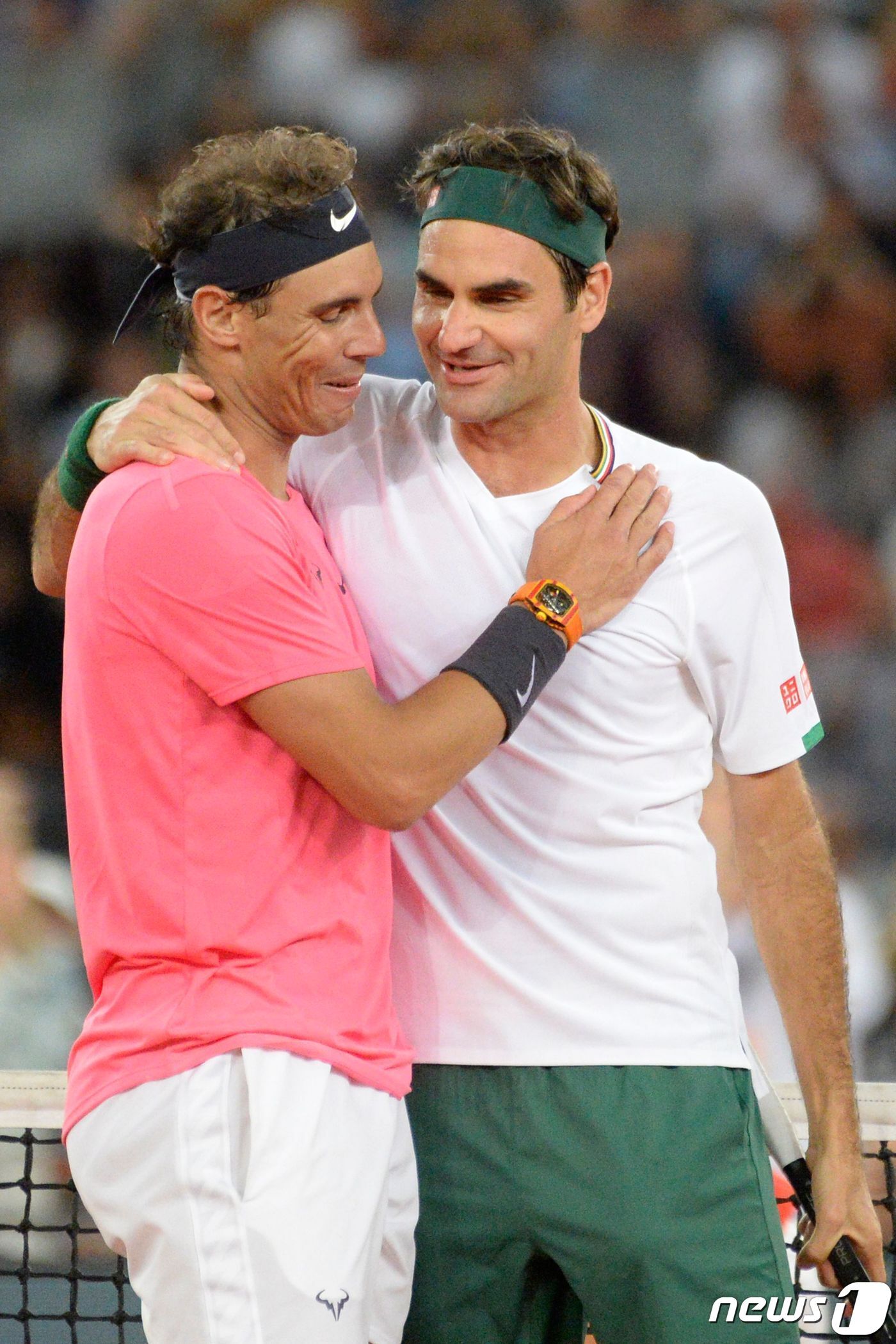 본문 이미지 - 라파엘 나달(왼쪽)과 로저 페더러. ⓒ AFP=뉴스1