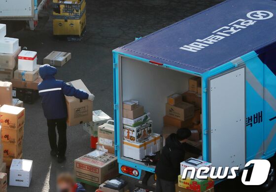 한진 1Q 영업익 133억, 전년比 47.6%↓… 한진 1Q 영업익 133억, 전년比 47.6%↓…