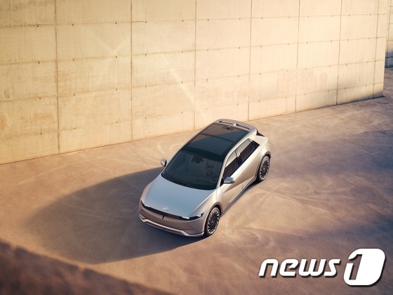 현대자동차 전용 전기차 브랜드 아이오닉의 첫 모델인 '아이오닉 5'(IONIQ 5)가 23일 공개됐다. . (현대차 제공) 2021.2.23/뉴스1