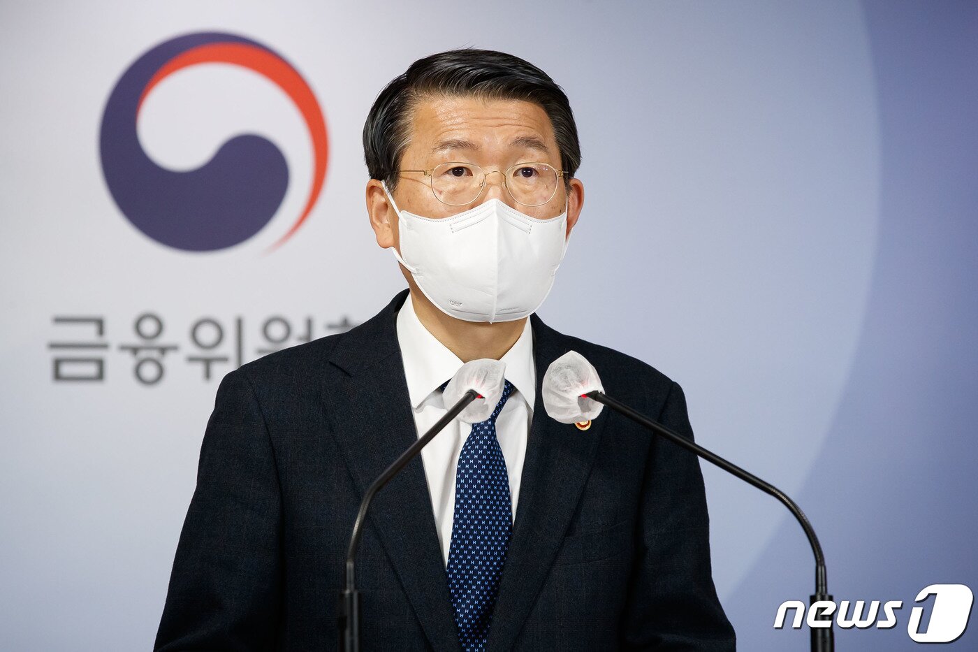 본문 이미지 - 은성수 금융위원장이지난  3일 서울 종로구 정부서울청사 합동브리핑실에서 공매도 부분적 재개 관련 내용을 발표하고 있다. (금융위원회 제공) 2021.2.3/뉴스1