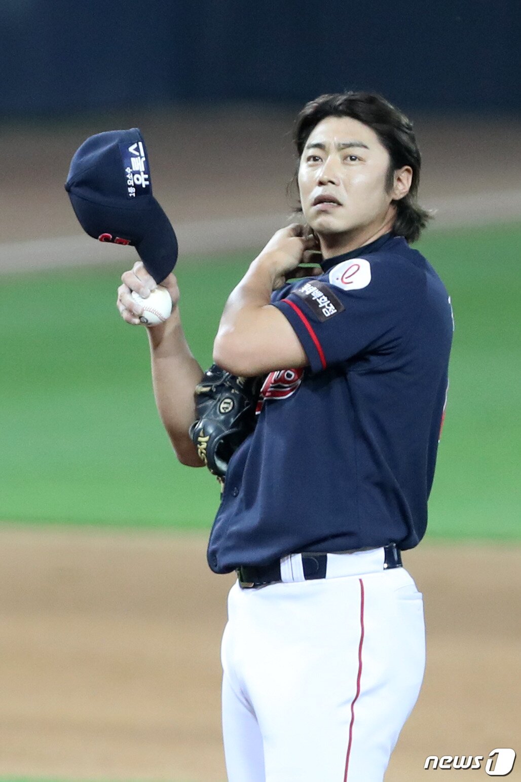 본문 이미지 - 우여곡절이 많았던 김대우는 2020년 최고의 시즌을 치렀다. 하지만 아직 데뷔 첫 승을 올리지 못했다. 승리투수보다 롯데 자이언츠의 우승 멤버가 되고 싶다는 게 김대우의 소망이다. ⓒ 뉴스1