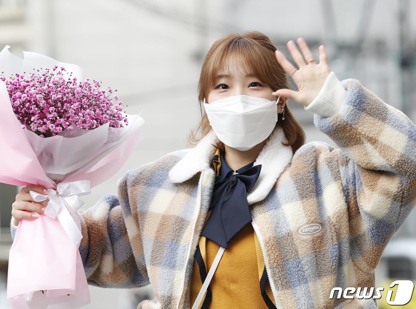 (서울=뉴스1) 권현진 기자 = 이달의 소녀 여진이 5일 오전 서울 구로구 서울공연예술고등학교에서 열린 졸업식에 참석하고 있다. 2021.2.5/뉴스1