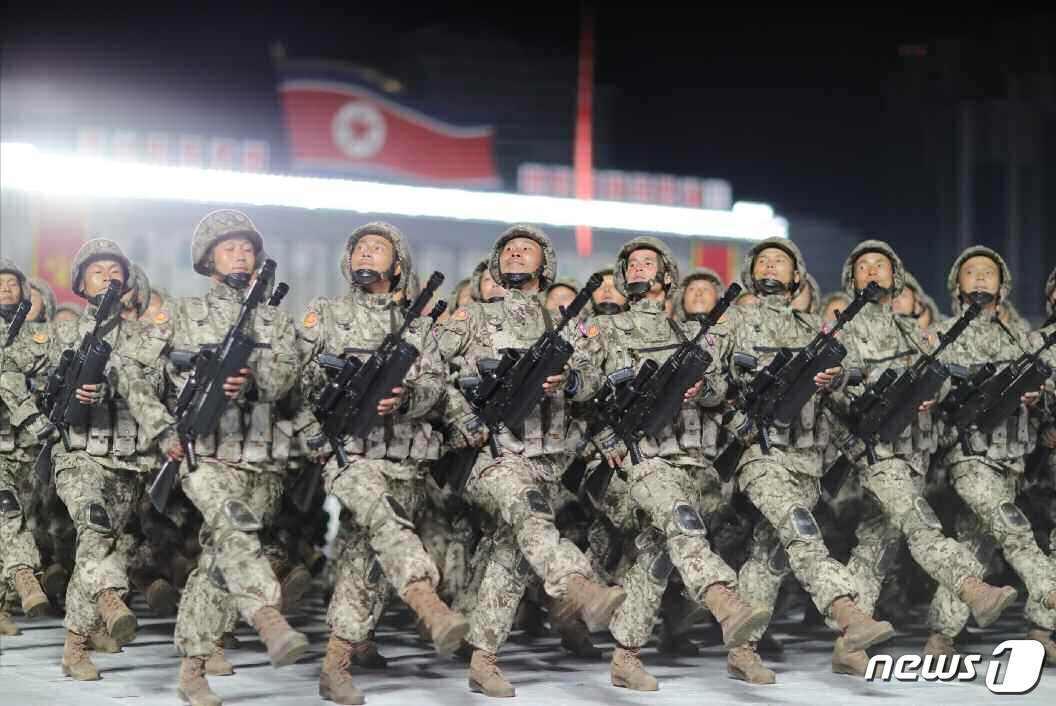 본문 이미지 - (평양 노동신문=뉴스1) = 작년 10월10일 북한 평양 김일성광장에서 조선노동당 창건 제75주년 기념 열병식이 열렸다. [국내에서만 사용가능. 재배포 금지. DB 금지. For Use Only in the Republic of Korea. Redistribution Prohibited] rodongphoto@news1.kr