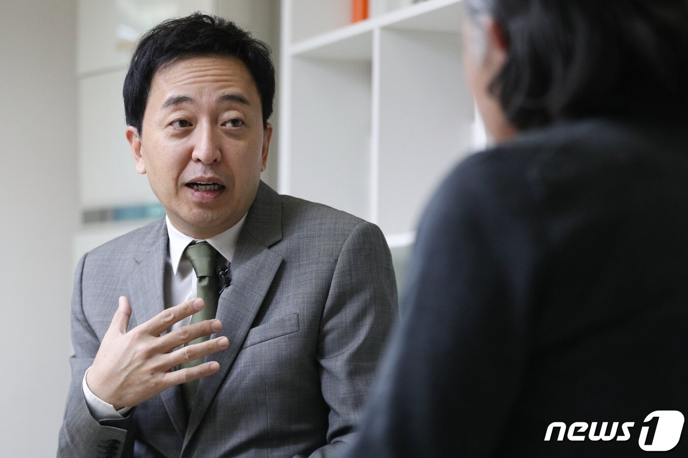 본문 이미지 - 서울시장 보궐선거에 출마한 금태섭 전 더불어민주당 의원이 9일 서울 용산구의 한 사무실에서 뉴스1과 인터뷰를 하고 있다. 2021.2.9/뉴스1 ⓒ News1 성동훈 기자