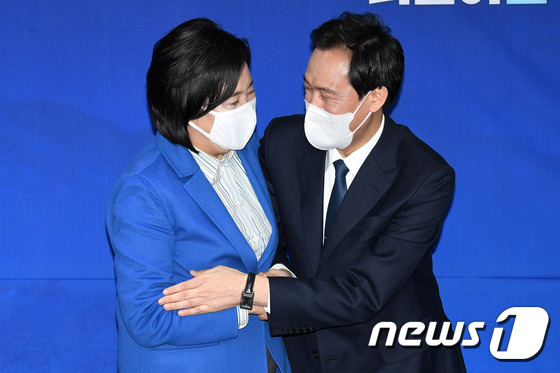 박영선 후보 축하하는 우상호