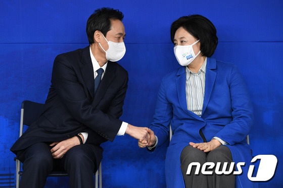 박영선 후보 선출 축하하는 우상호