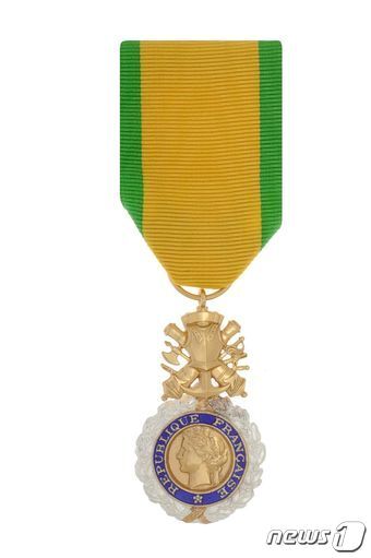 본문 이미지 - 프랑스 군사훈장 (프랑스 국방홍보처·ECPAD) ⓒ 뉴스1