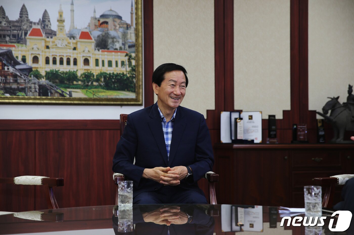 본문 이미지 - '두산전자 페놀유출 낙동강 오염사건' 당시 검찰의 논고문을 공개한 류희림 경주엑스포 사무총장. 류 총장은 당시 기자로, 취재 과정에서 논고문을 입수해 보관하고 있었다. (류희림 사무총장 제공)ⓒ 뉴스1