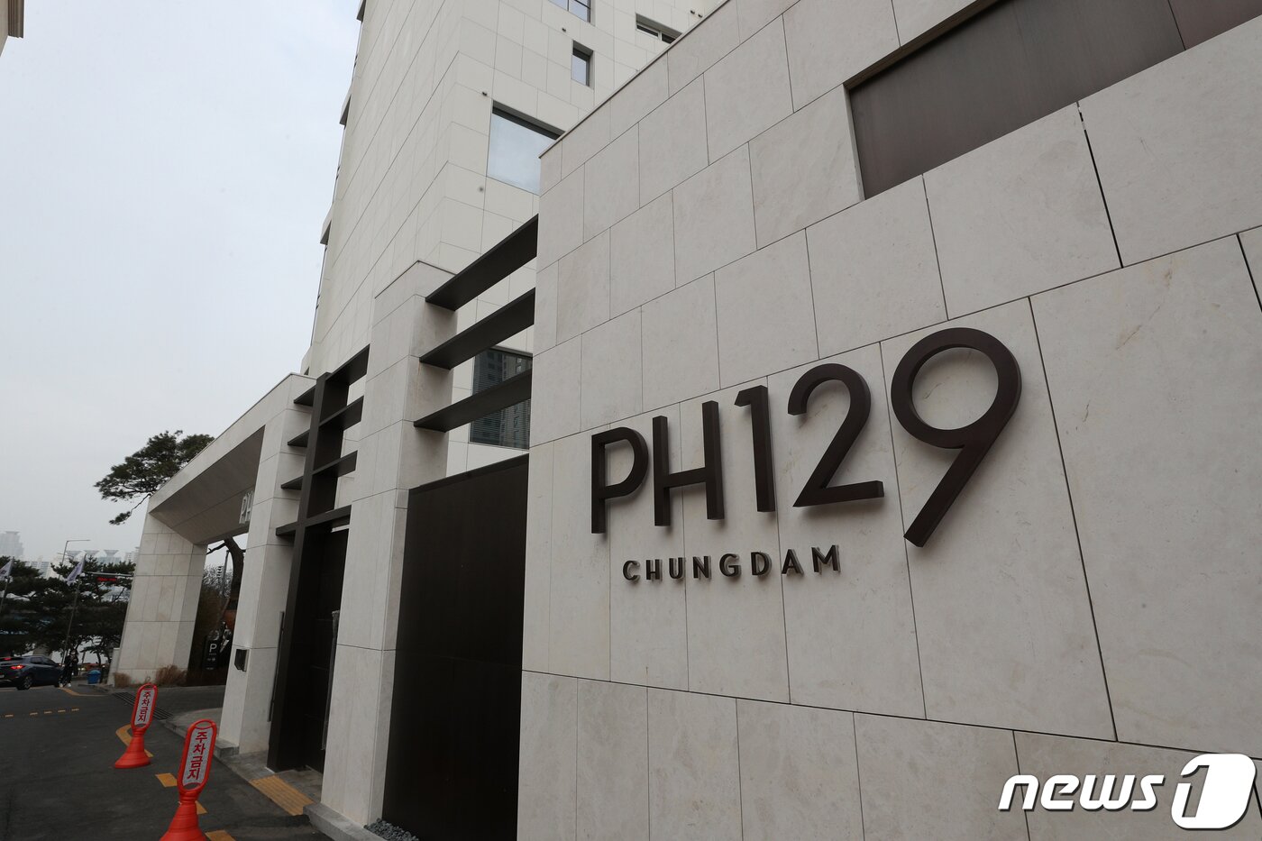 본문 이미지 - 서울 강남구 '더펜트하우스 청담'의 모습. 2021.3.15/뉴스1 ⓒ News1 황기선 기자