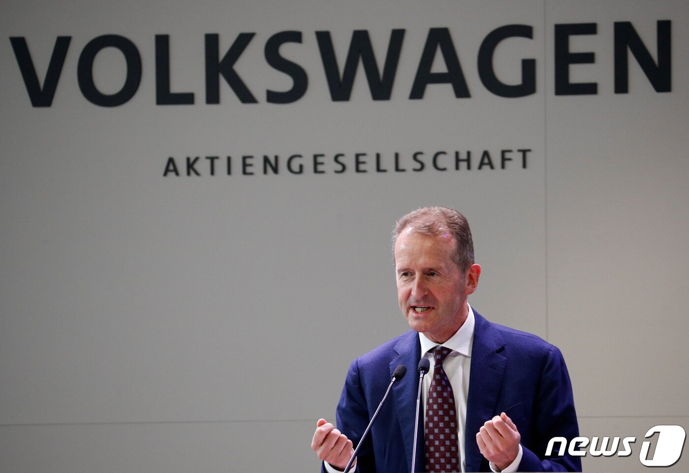 본문 이미지 - 헤르베르트 다이스 폴크스바겐 CEO가 연설하고 있다. ⓒ 로이터=뉴스1 ⓒ News1 박형기 기자