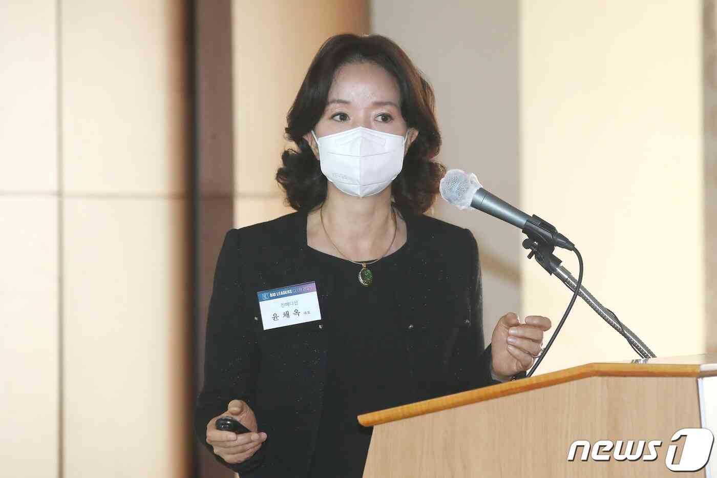 윤채옥 진메디신 대표가 18일 오전 서울 중구 롯데호텔에서 열린 '제13회 뉴스1 바이오리더스클럽 조찬'에서 항암바이러스 개발 속도와 관련해 발표를 하고 있다. 2021.3.18/뉴스1 © News1 임세영 기자