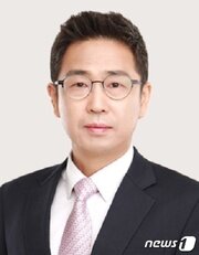 본문 이미지 - 2017년말 대법원 재판연구관(부장판사)을 끝으로 법무법인 세종에 몸담았다가 2020년말 삼성SDI 법무팀장으로 영입된 조웅(50·사법연수원 29기) 전무(삼성SDI 제공) ⓒ 뉴스1
