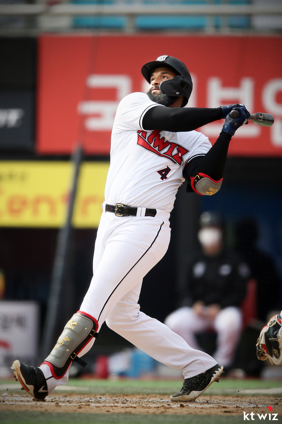 KT’s new foreign hitter Almonte “Emphasis on producing many hits”