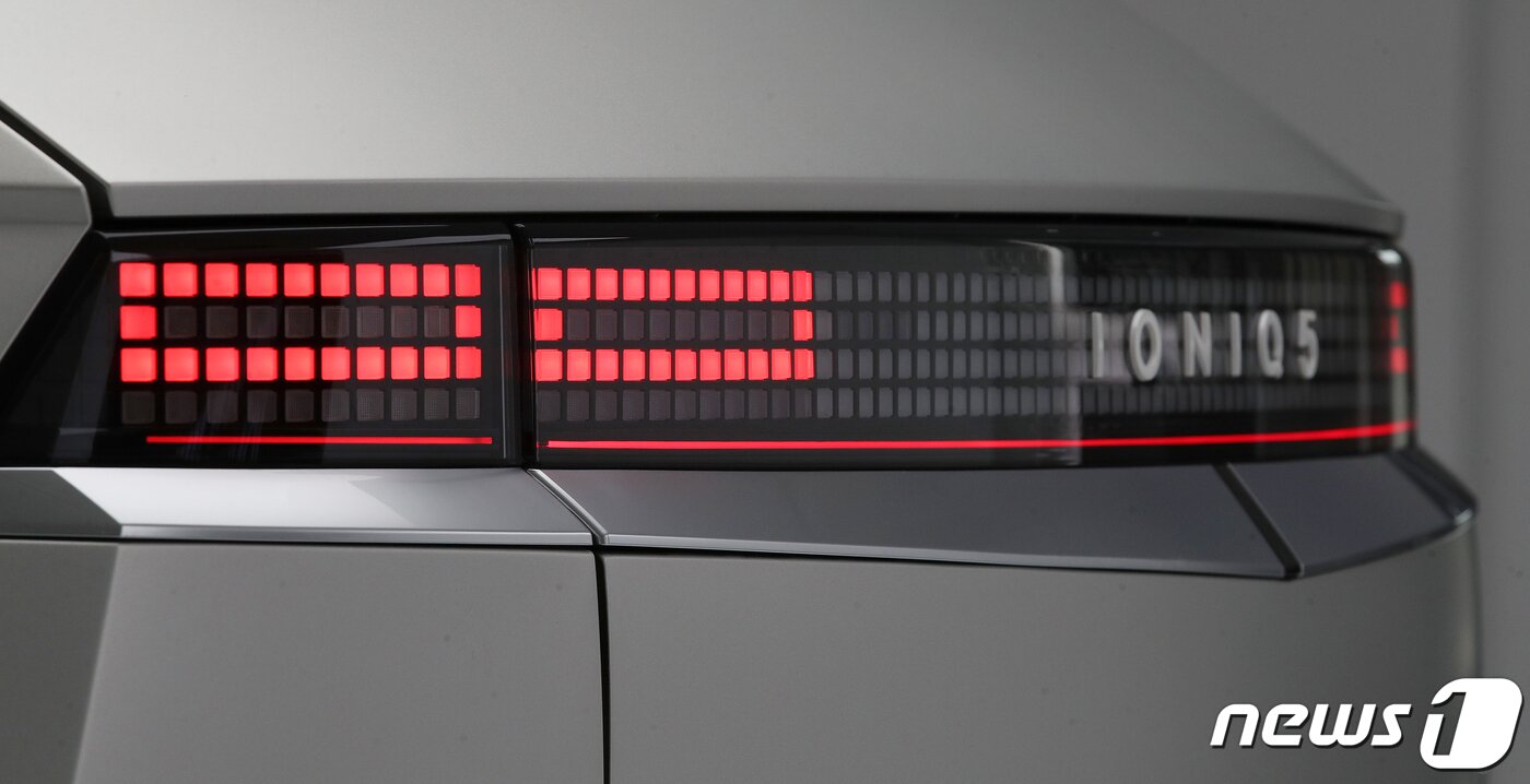 본문 이미지 - 전기차 플랫폼 적용 신차들의 대거 출시되는 올해 아이오닉5는 어떠한 성적을 거둘지 관심이 모아진다 ⓒ 뉴스1