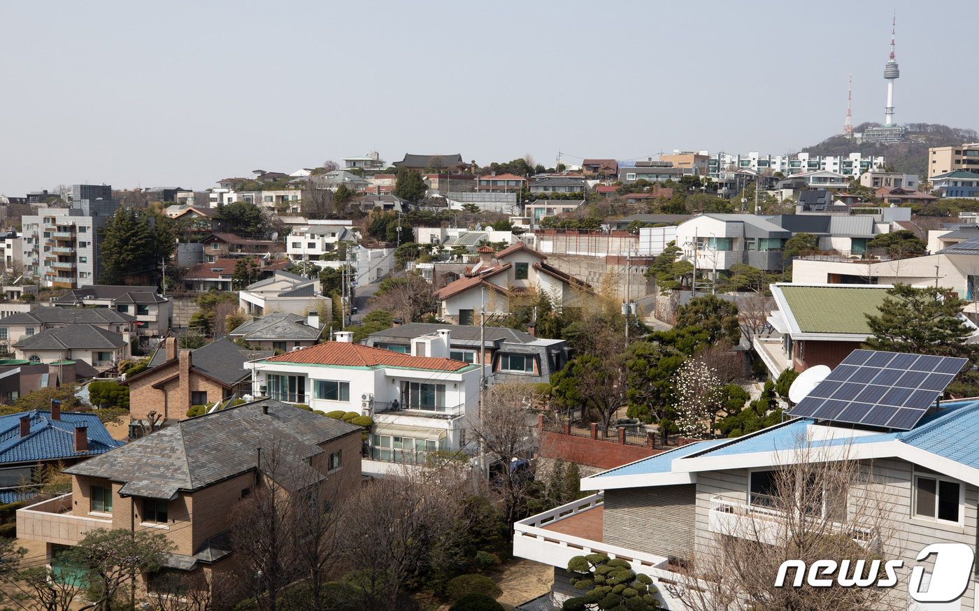 (서울=뉴스1) 이재명 기자 = 공동주택(아파트) 공시가격에 이어 전국 지방자지단체에서 개별 단독주택 공시가격(개별주택가격)을 공개한다. 전국 단독주택은 평균 7%, 서울은 10% …