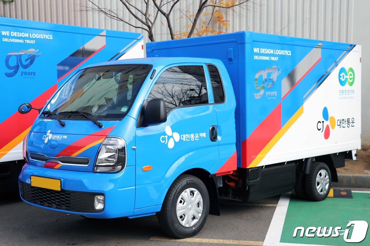 본문 이미지 - CJ대한통운이 시범 운행 중인 전기 화물차. (CJ대한통운 제공) ⓒ 뉴스1