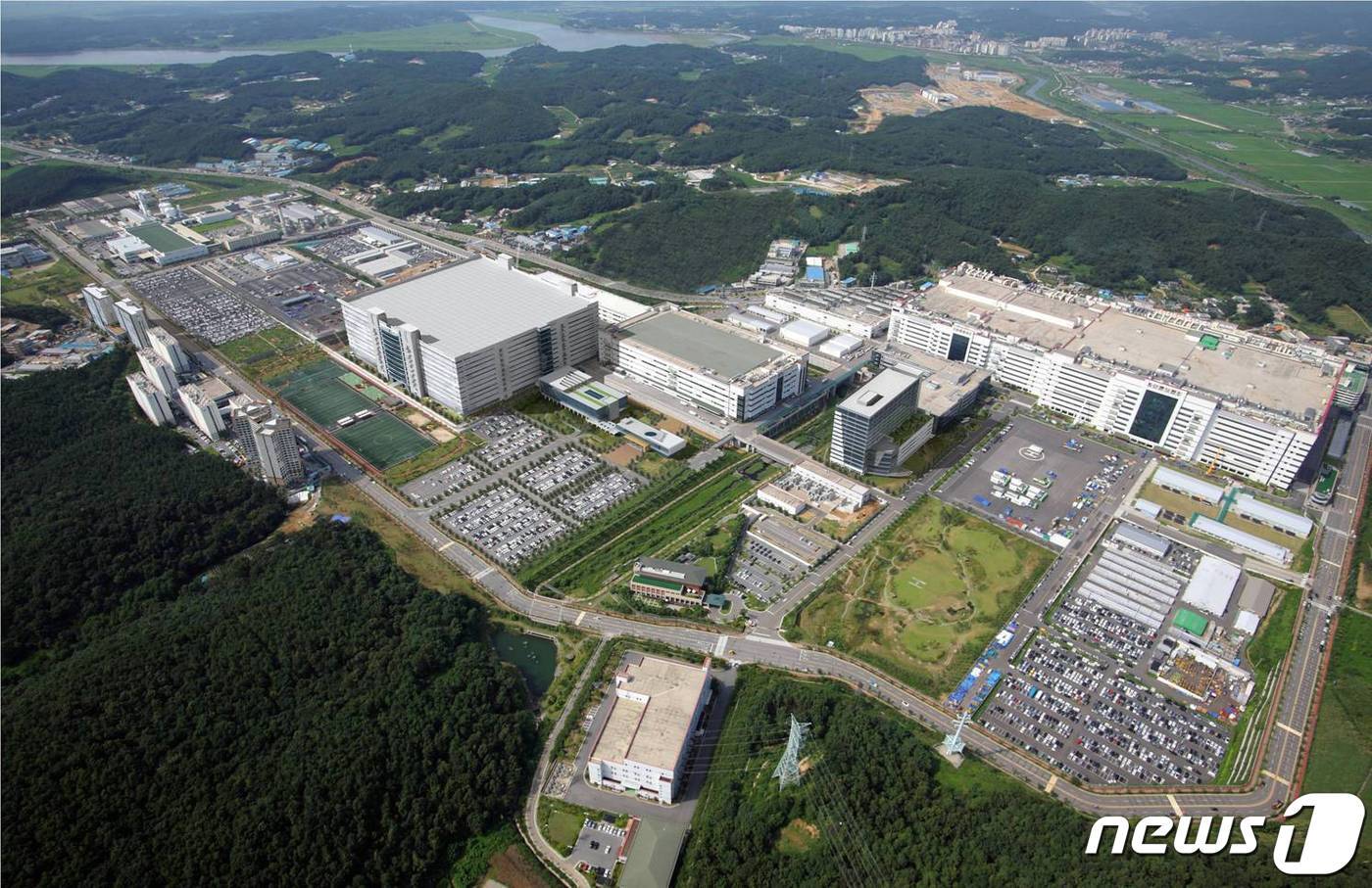 본문 이미지 - 경기 파주에 위치한 LG디스플레이 파주사업장 전경(LG디스플레이 제공)ⓒ 뉴스1