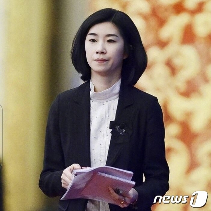 본문 이미지 - 장루 중국 외교부 통역사(웨이보 갈무리)ⓒ 뉴스1