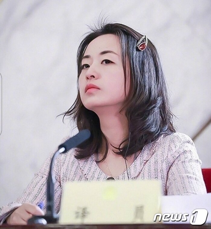 본문 이미지 - 치엔신이 중국 외교부 통역사(웨이보 갈무리)ⓒ 뉴스1