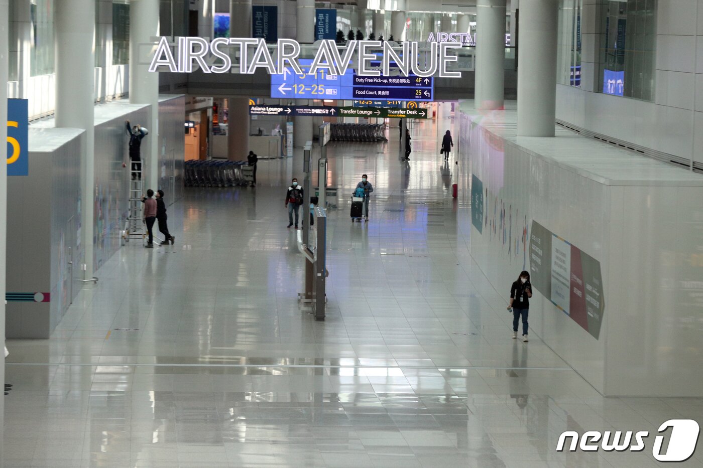 본문 이미지 - 인천국제공항 출국장 면세장.ⓒ News1 황기선 기자